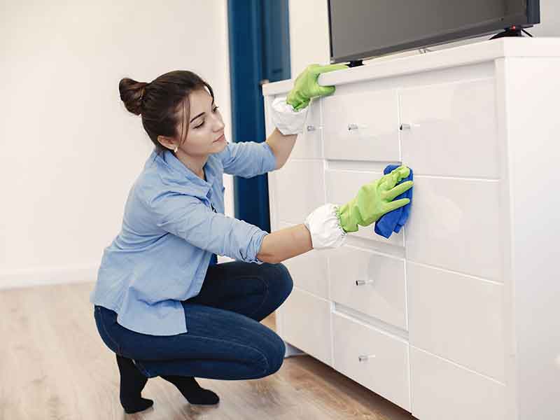 Dịch vụ vệ sinh chăm sóc mảng xanh trường học